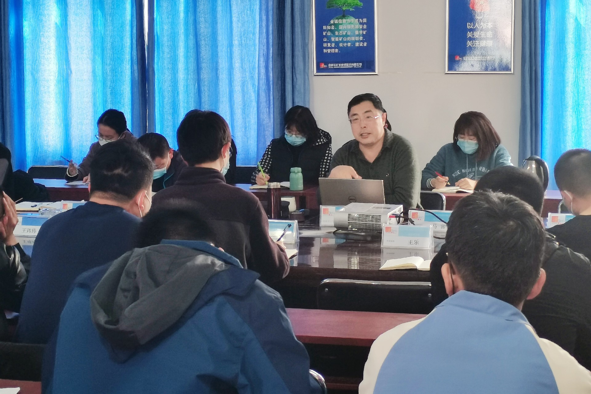 1647246444147377.jpg 肃北项目部组织企业文化培训及青年员工座谈会 (5)_副本.jpg