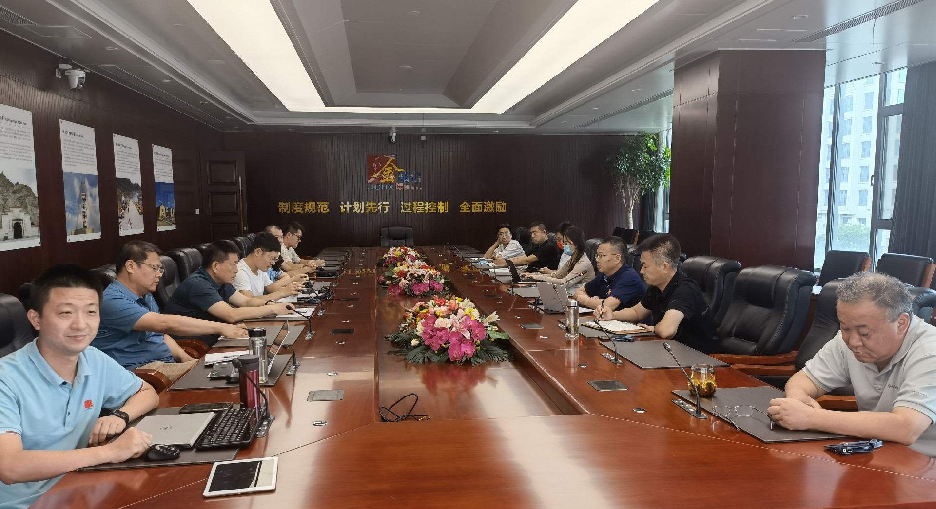 1661393632663140.jpg 新闻稿照片2 - 运营治理中心开展商务礼仪讲座.jpg