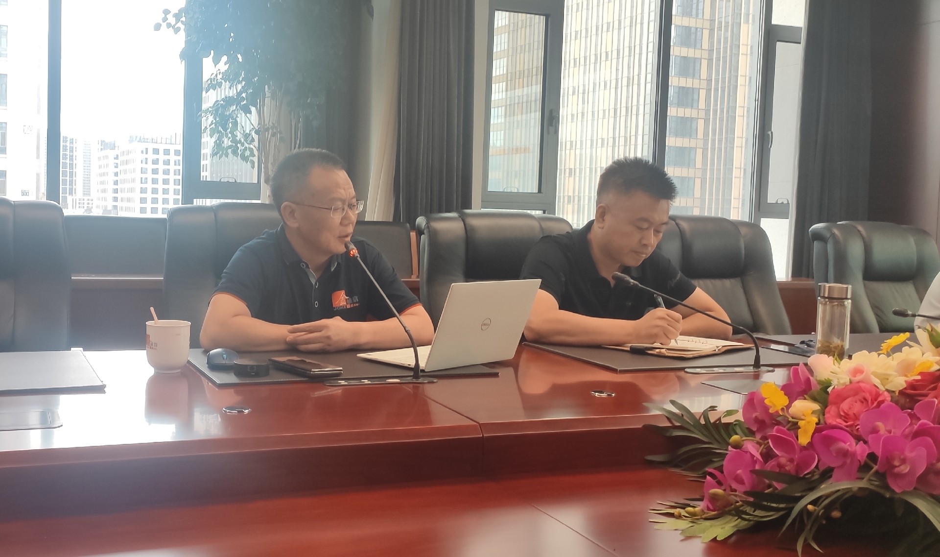 1661393656177020.jpg 新闻稿照片1 - 运营治理中心开展商务礼仪讲座 (1).jpg